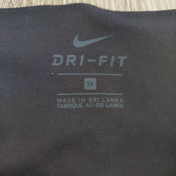 Nike Plus Size Tight Fit Crop Leggings with Nike Air Perforations 2X - Picture 4 of 8